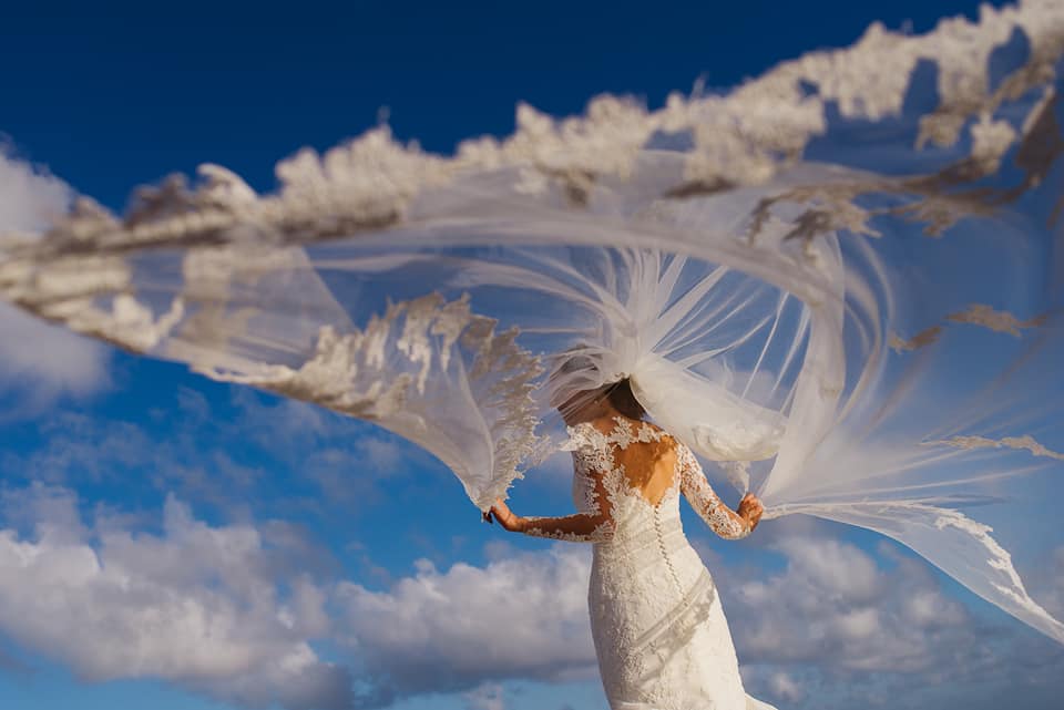 40+ Incredible Wedding Veil Photos