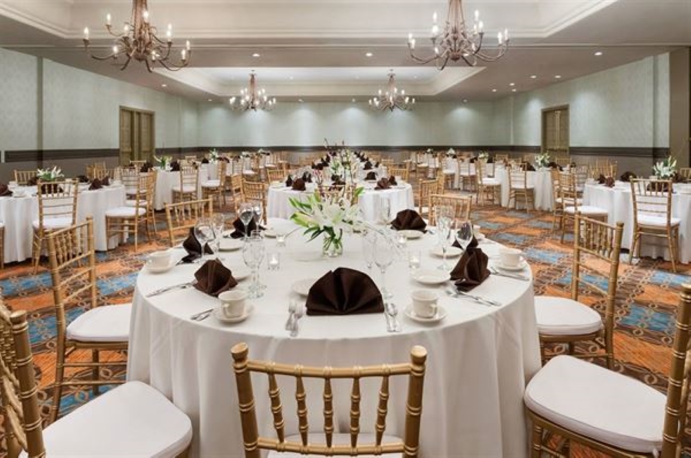Embassy Suites by Hilton Mandalay Beach Resort