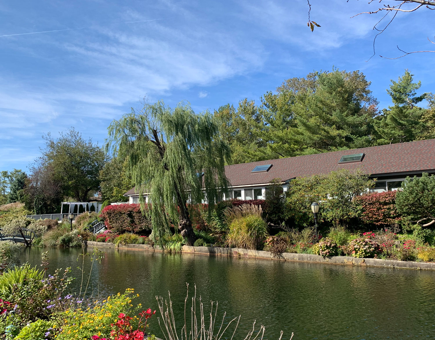 Swan Club On The Harbor