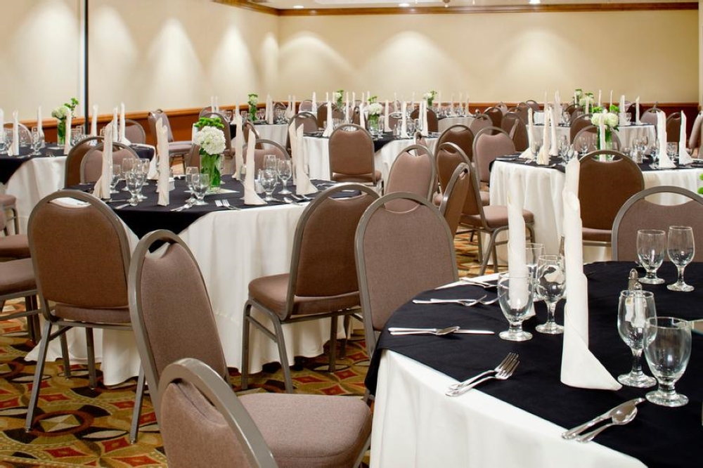 DoubleTree by Hilton Hotel Dallas Farmers Branch