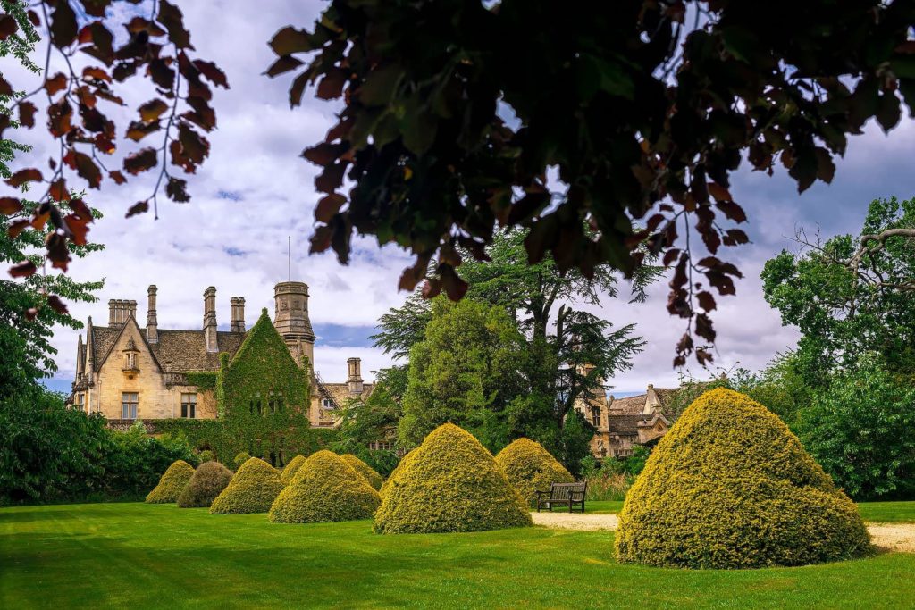 Manor By The Lake