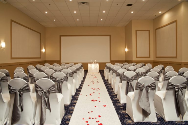 crowne plaza grand rapids airport wedding venue