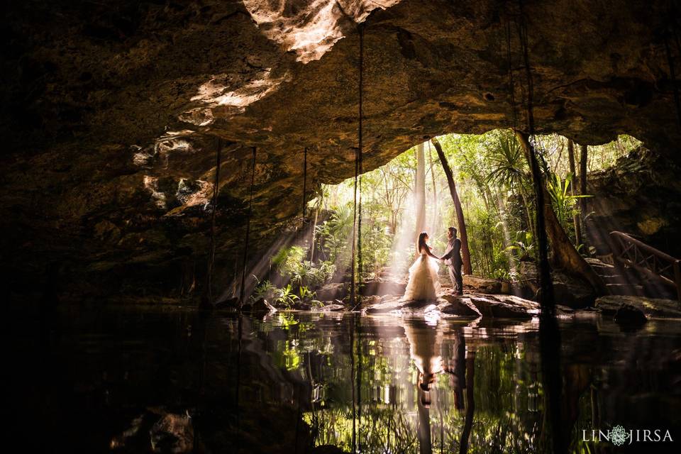 Stunning Examples of Reflection Photography at Weddings