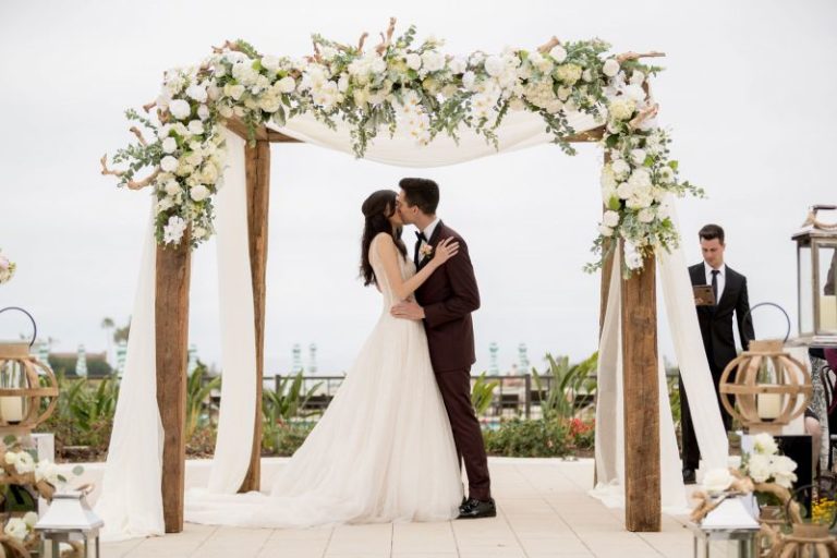 Wedding First Kiss Tips and Inspiration