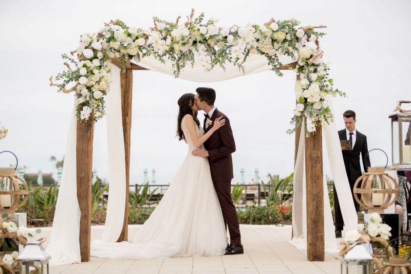Wedding First Kiss Tips and Inspiration