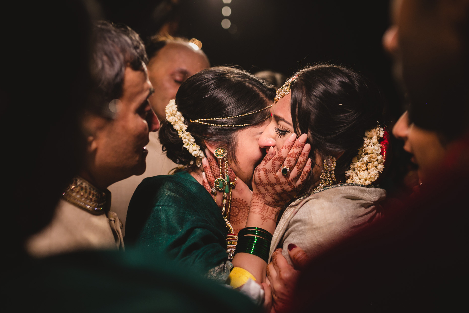 20+ Emotional Wedding Photos of Beautiful Moments