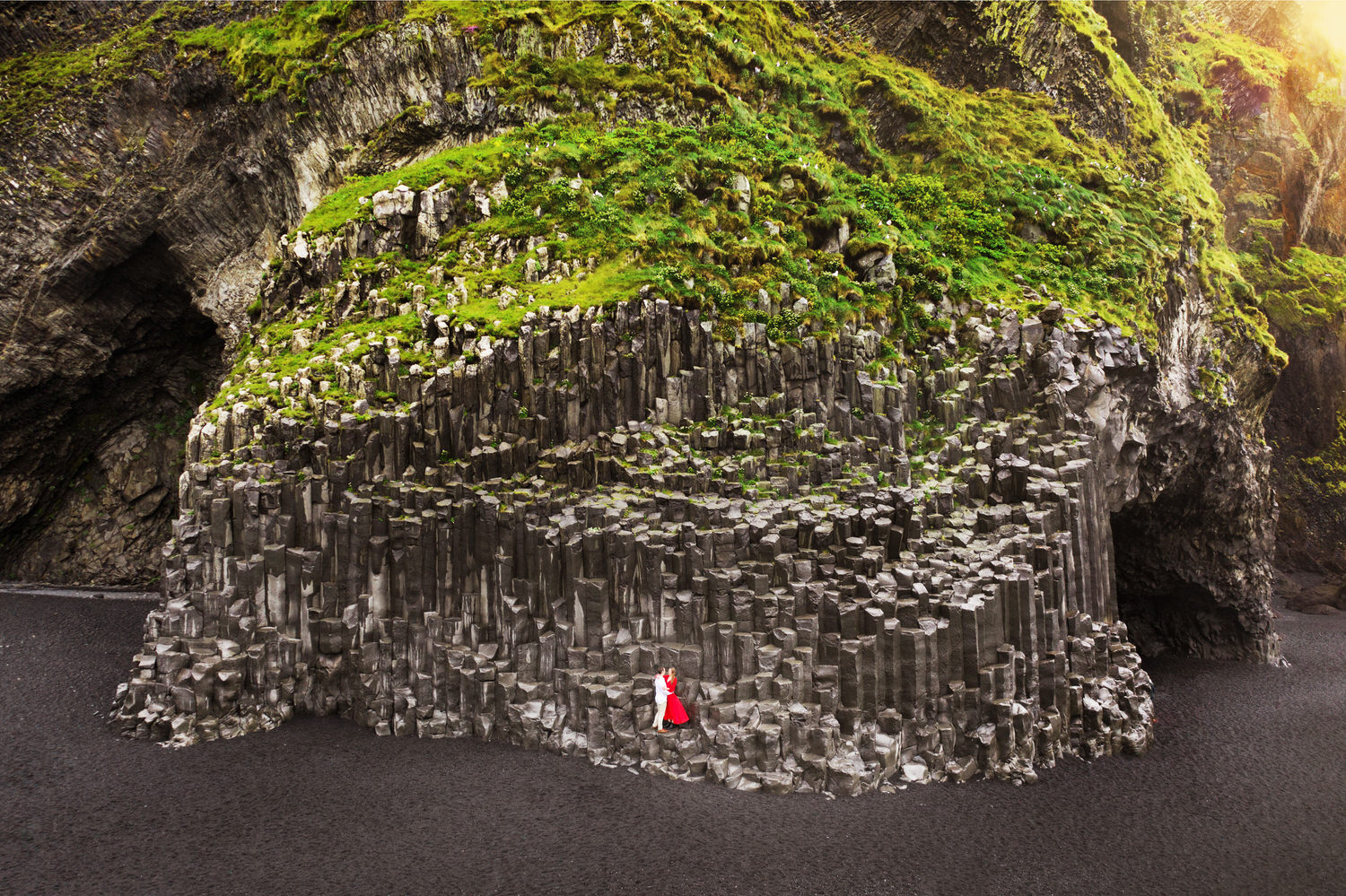 Iceland Wedding Photos: Capturing Love Amidst Nature’s Majesty