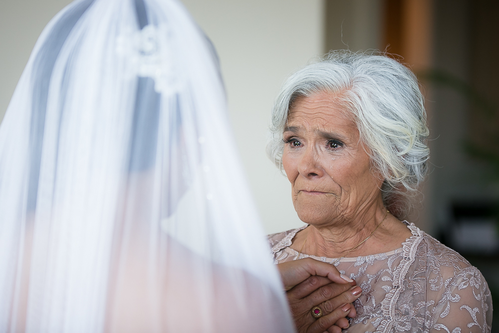 20+ Funny, Sweet, and Tear-Jerking Grandparent Moments at Weddings