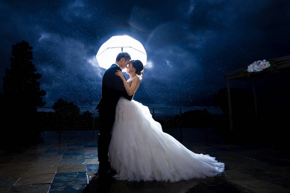 20+ Rainy Wedding Photos for Your Inspiration