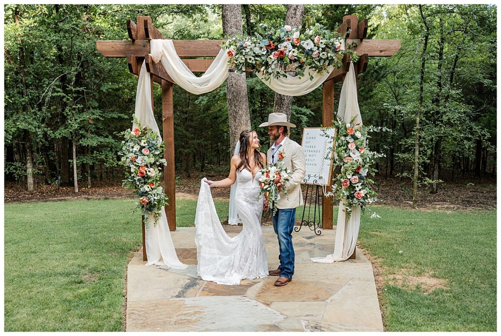 Whispering Oaks Wedding Venue