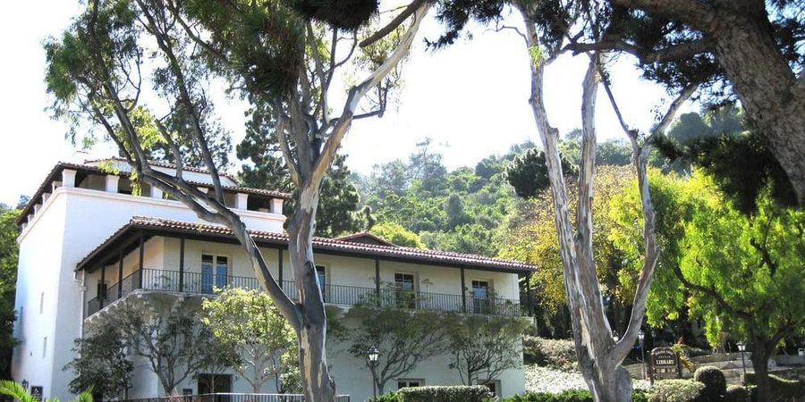 Malaga Cove Library