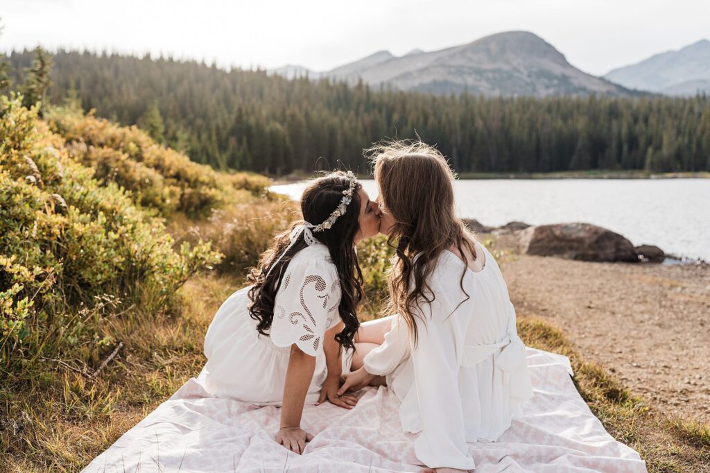 seated-wedding-pose-We_The_Light_Photography-2-1024x682.jpg
