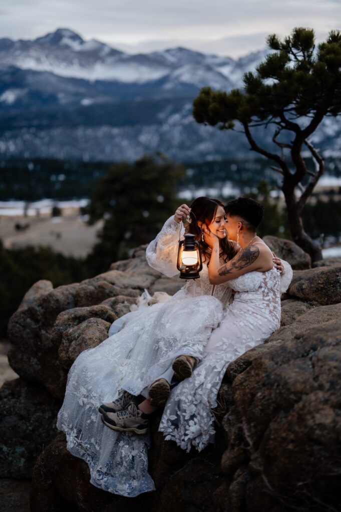 seated-wedding-pose-authentic-collective-01-681x1024.jpg