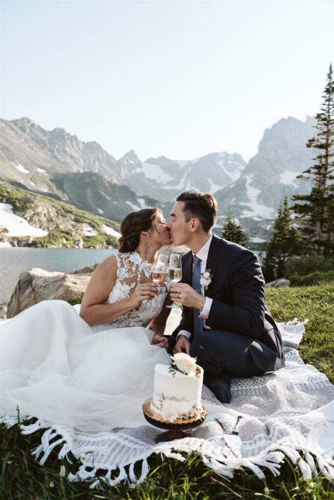 seated-wedding-pose-larsenphotoco-2-683x1024.jpg