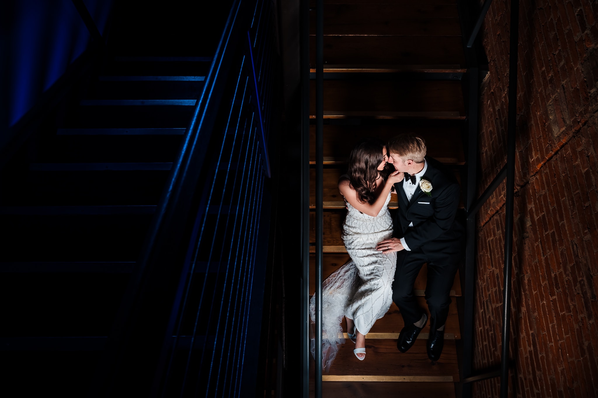 14 Creative Seated Pose Ideas for Engagement and Wedding Photography