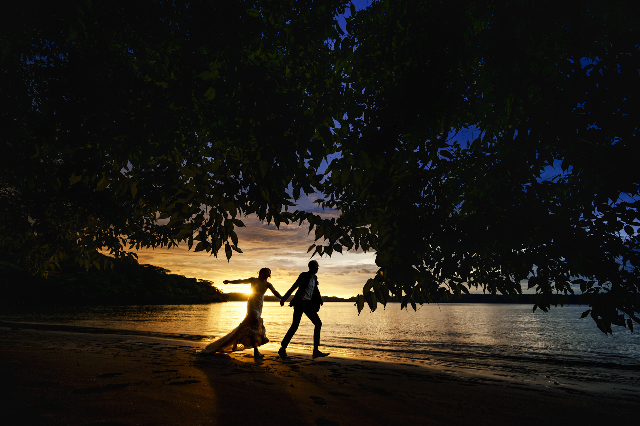 Inspiring Wedding Photo Ideas Using the Walking and Running Pose