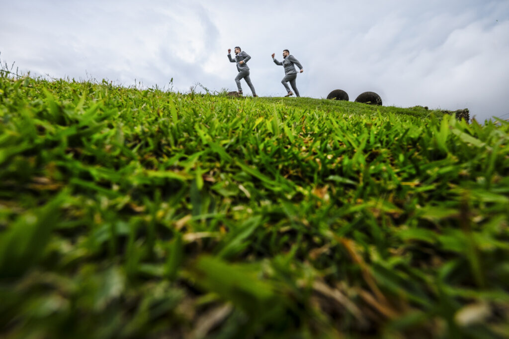 walking-running-pose-mauricio-urena-photography-2-1024x683.jpg