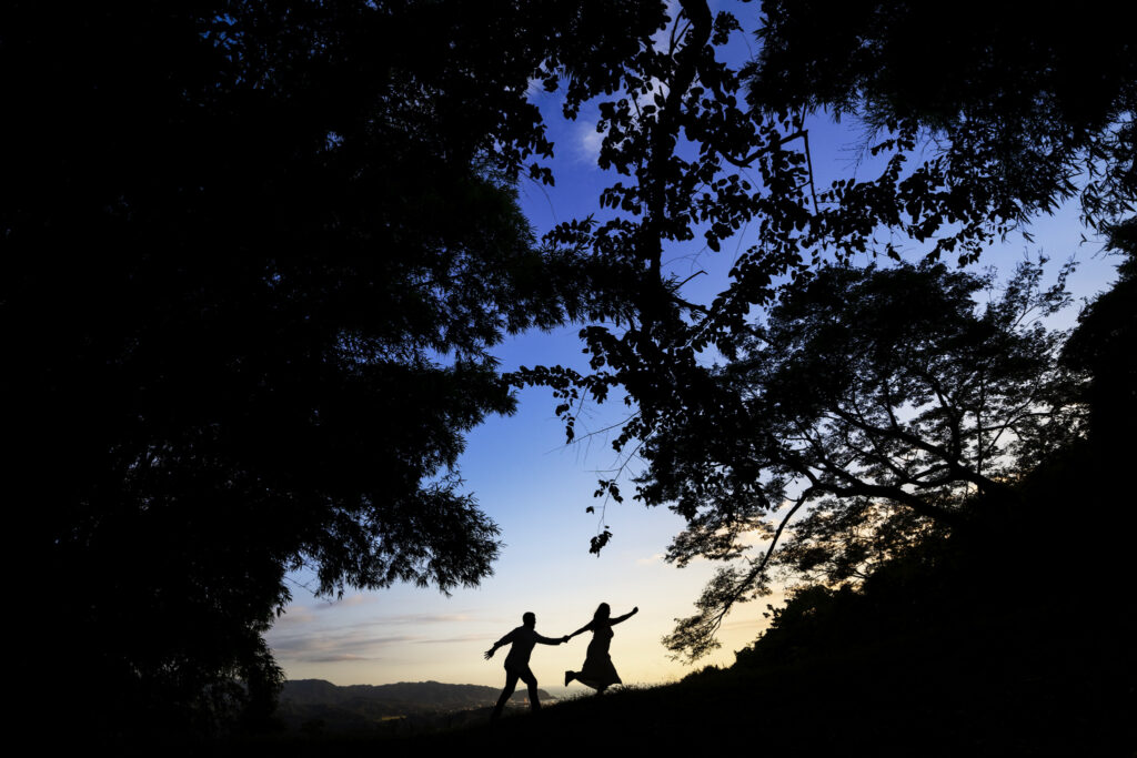 walking-running-pose-mauricio-urena-photography-3-1024x683.jpg