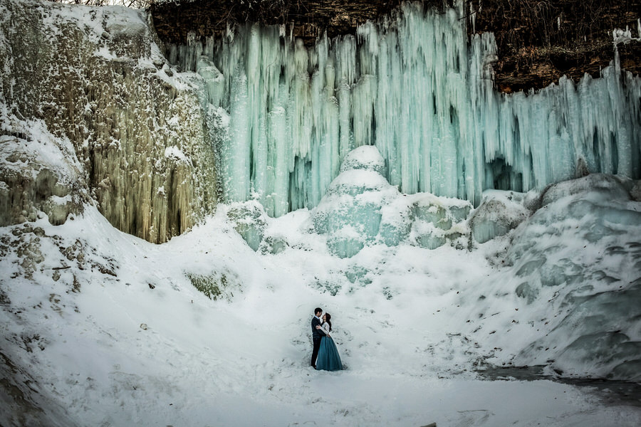 Minnesota winter wedding portrait by Andy Hardman Photography